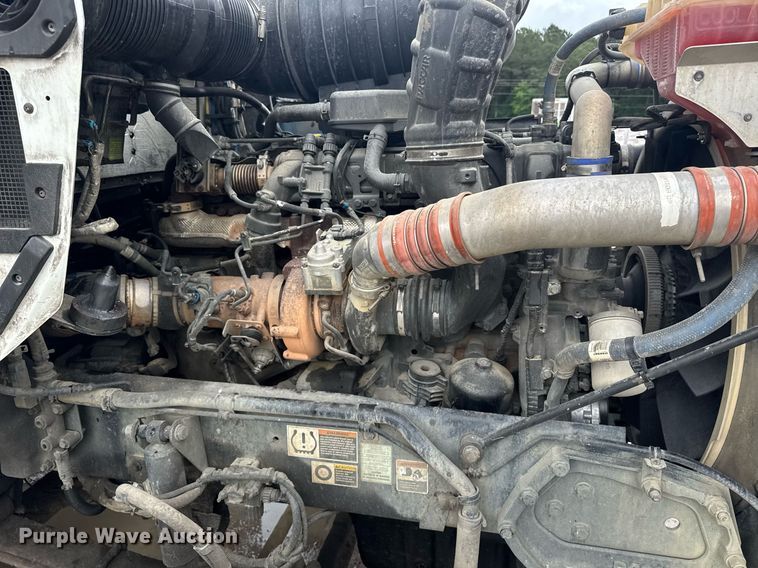 image for item DW1955 2019 Kenworth T800 semi truck