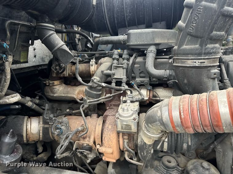 image for item DW1955 2019 Kenworth T800 semi truck