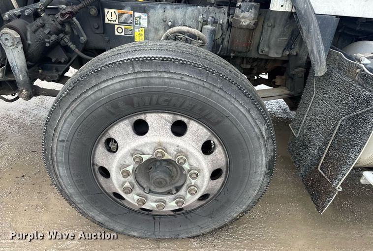 image for item DW1955 2019 Kenworth T800 semi truck