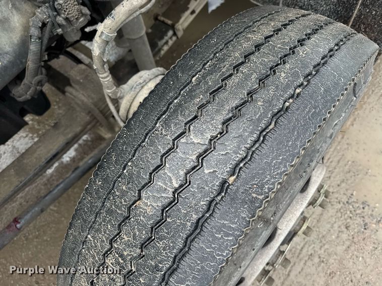 image for item DW1955 2019 Kenworth T800 semi truck