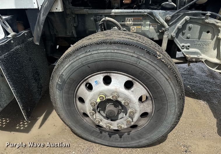 image for item DW1955 2019 Kenworth T800 semi truck