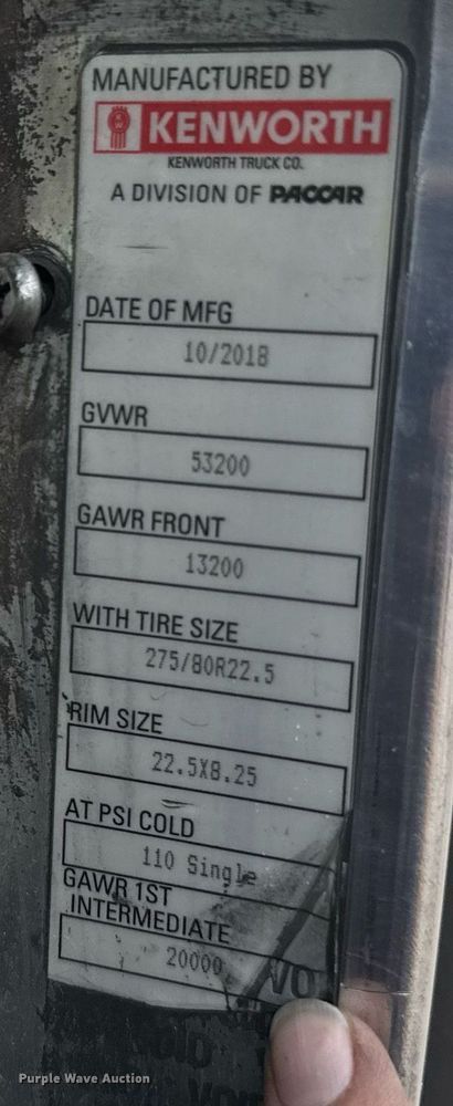 image for item DW1955 2019 Kenworth T800 semi truck