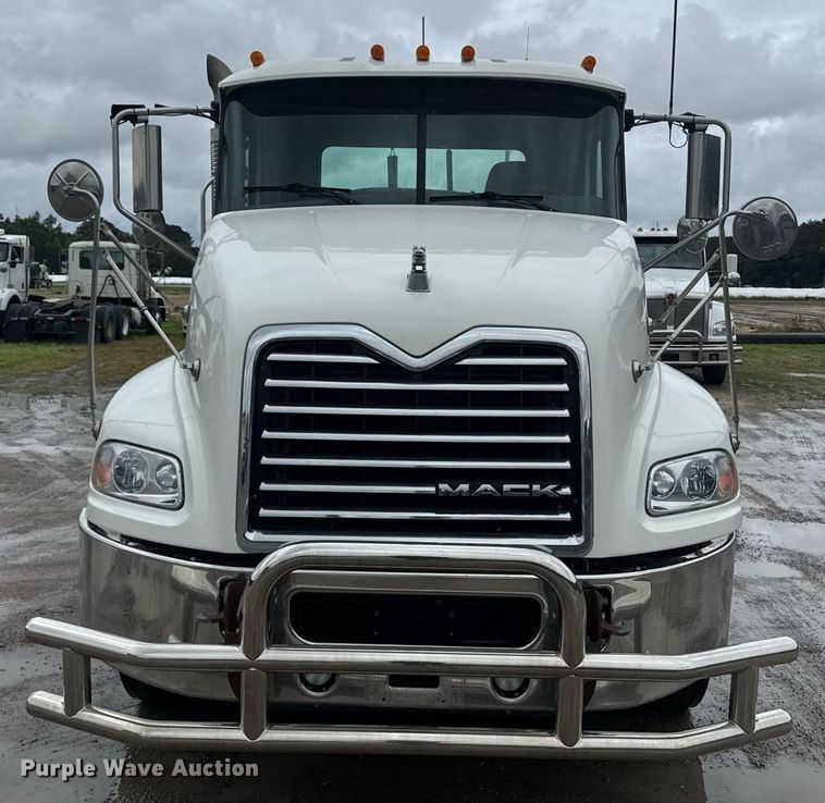 image for item DW1956 2015 Mack CXU613 semi truck