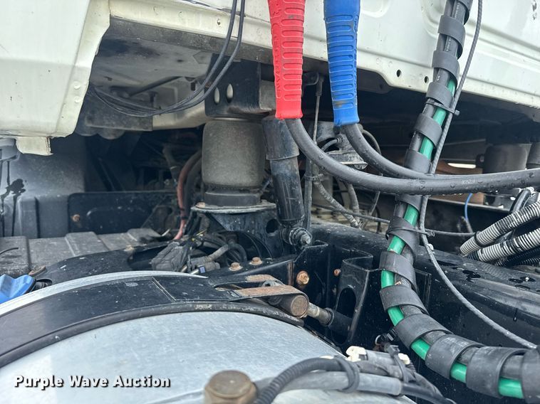 image for item DW1956 2015 Mack CXU613 semi truck