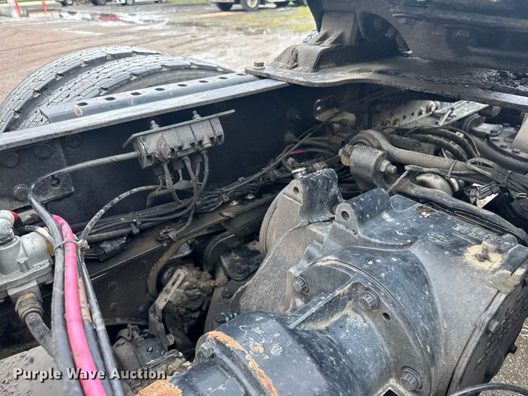 image for item DW1956 2015 Mack CXU613 semi truck