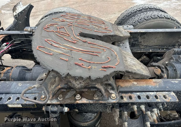 image for item DW1956 2015 Mack CXU613 semi truck