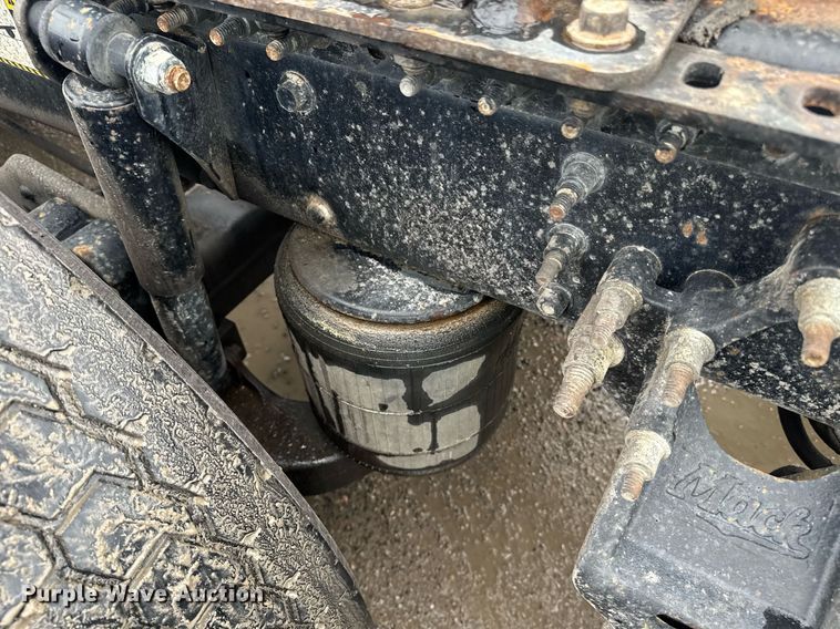 image for item DW1956 2015 Mack CXU613 semi truck