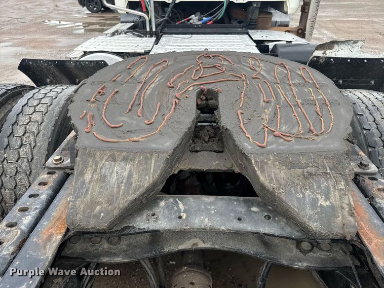 image for item DW1956 2015 Mack CXU613 semi truck