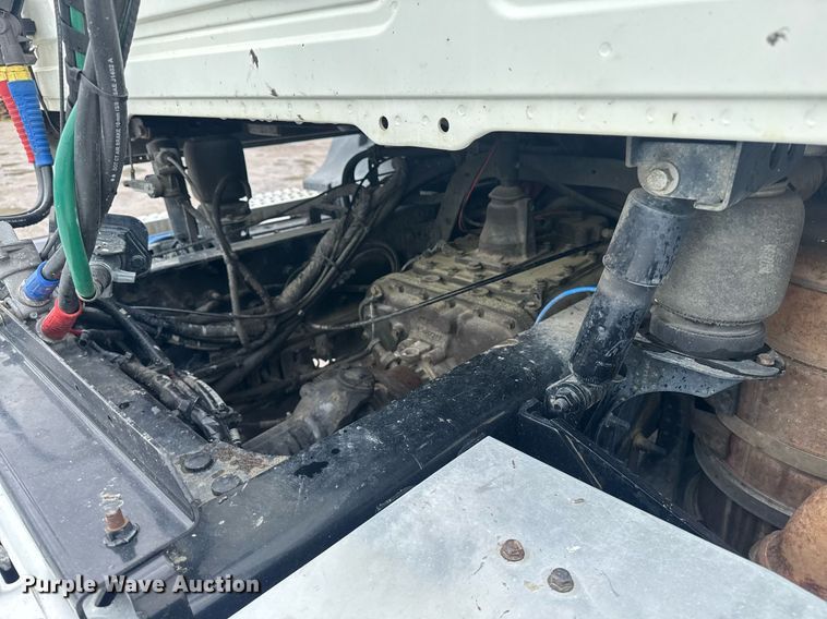 image for item DW1956 2015 Mack CXU613 semi truck