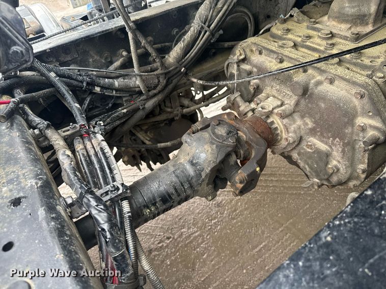 image for item DW1956 2015 Mack CXU613 semi truck