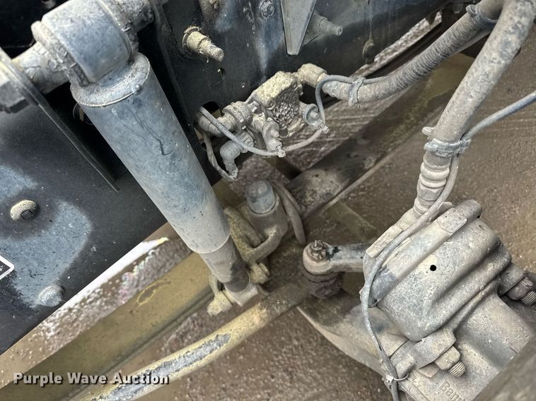 image for item DW1956 2015 Mack CXU613 semi truck