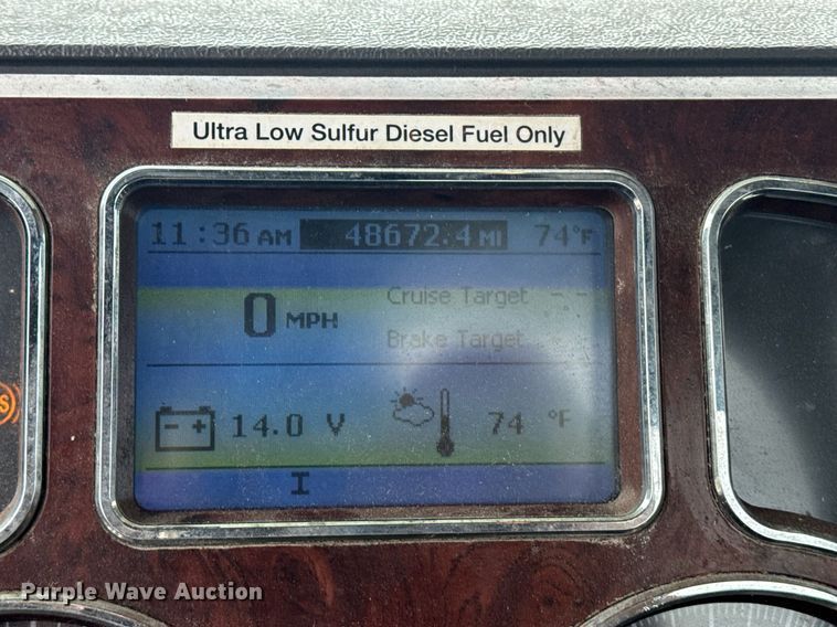 image for item DW1956 2015 Mack CXU613 semi truck