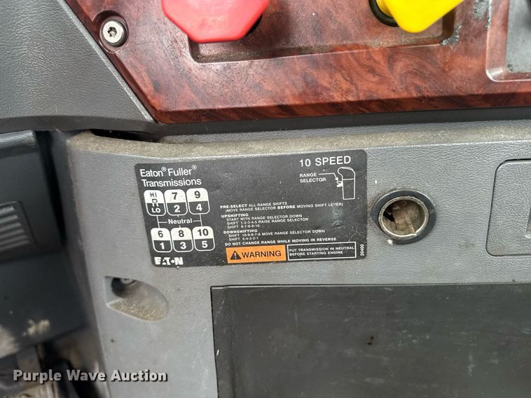 image for item DW1956 2015 Mack CXU613 semi truck