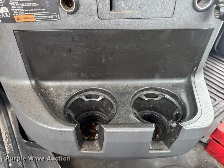 image for item DW1956 2015 Mack CXU613 semi truck