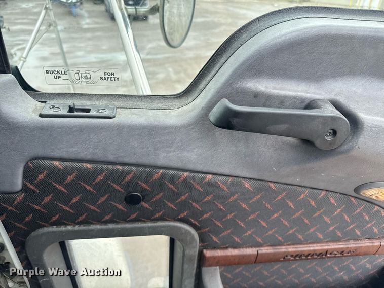 image for item DW1956 2015 Mack CXU613 semi truck