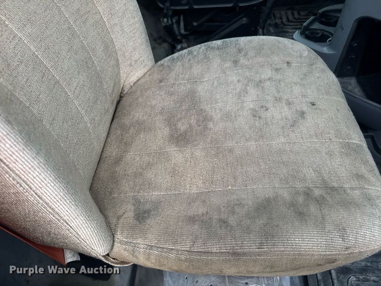 image for item DW1956 2015 Mack CXU613 semi truck