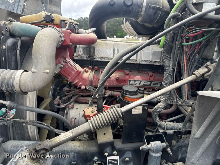 image for item DW1956 2015 Mack CXU613 semi truck