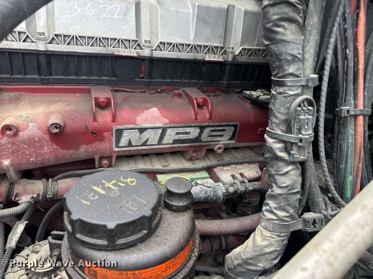 image for item DW1956 2015 Mack CXU613 semi truck