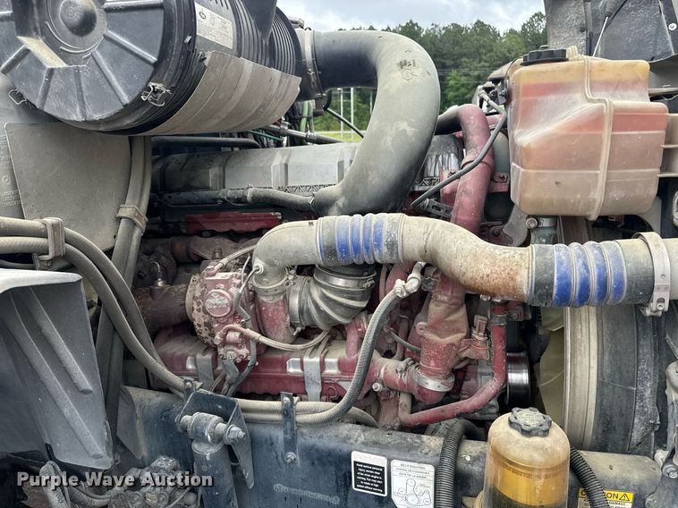 image for item DW1956 2015 Mack CXU613 semi truck