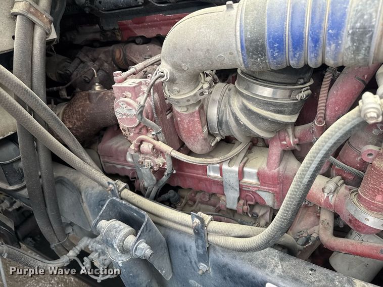 image for item DW1956 2015 Mack CXU613 semi truck