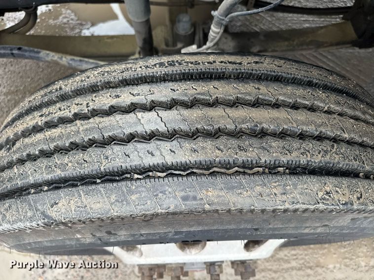 image for item DW1956 2015 Mack CXU613 semi truck