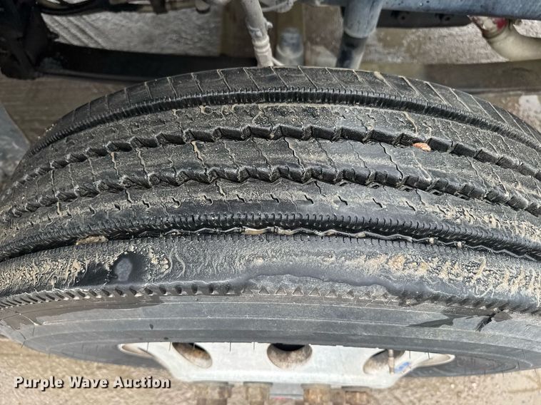 image for item DW1956 2015 Mack CXU613 semi truck