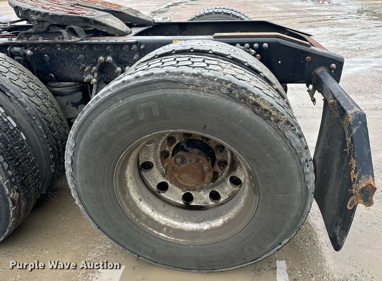 image for item DW1956 2015 Mack CXU613 semi truck