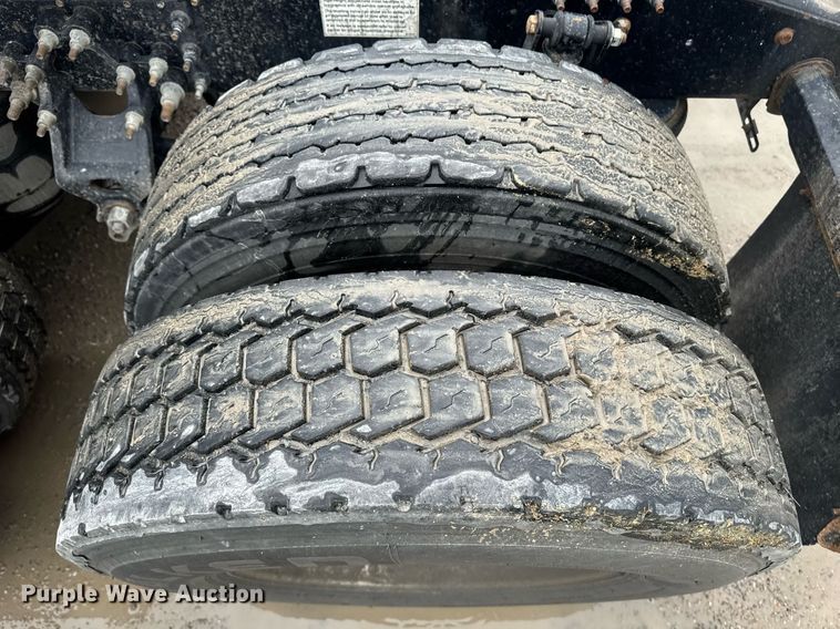 image for item DW1956 2015 Mack CXU613 semi truck