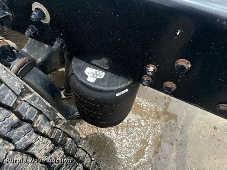 image for item DW1957 2013 Kenworth T800 semi truck