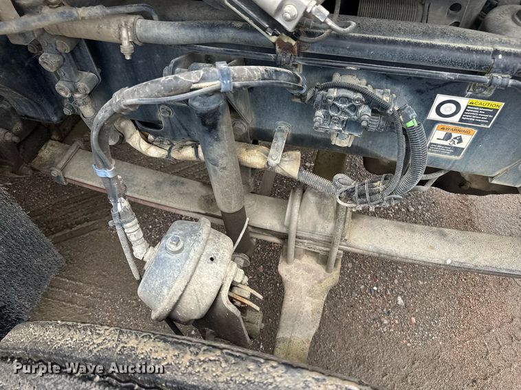 image for item DW1957 2013 Kenworth T800 semi truck