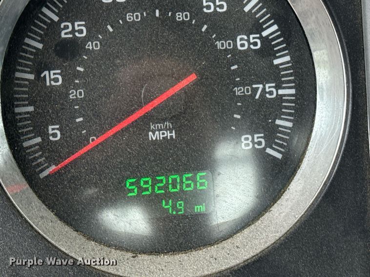 image for item DW1957 2013 Kenworth T800 semi truck