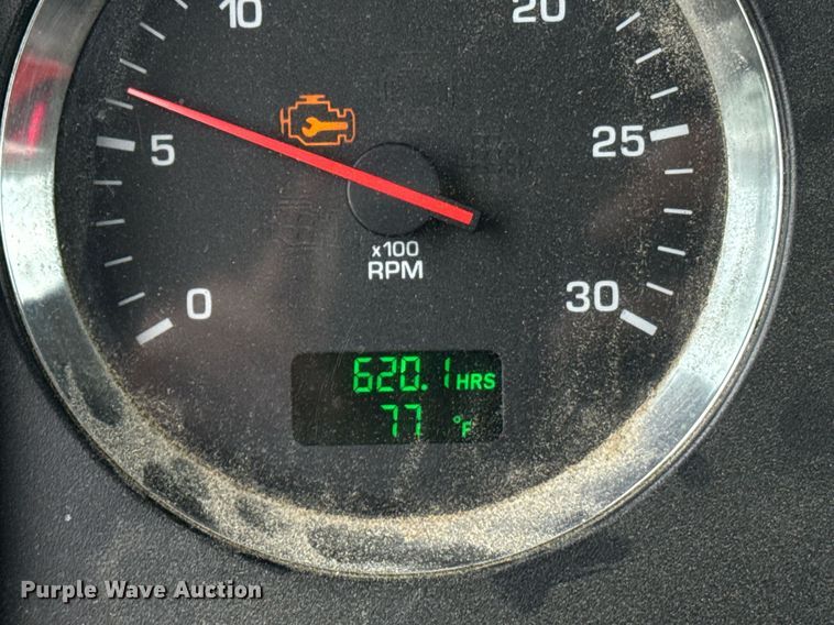 image for item DW1957 2013 Kenworth T800 semi truck