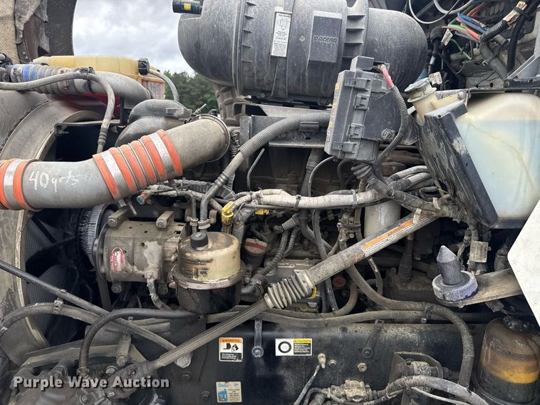 image for item DW1957 2013 Kenworth T800 semi truck