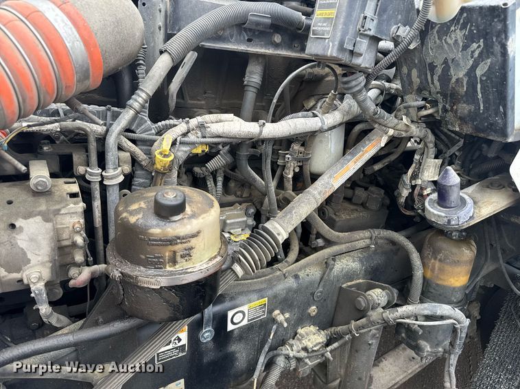 image for item DW1957 2013 Kenworth T800 semi truck