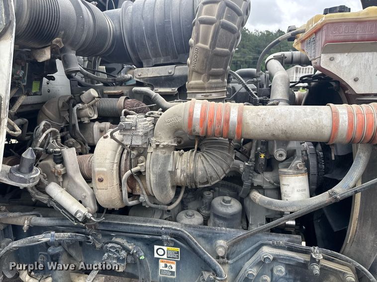 image for item DW1957 2013 Kenworth T800 semi truck