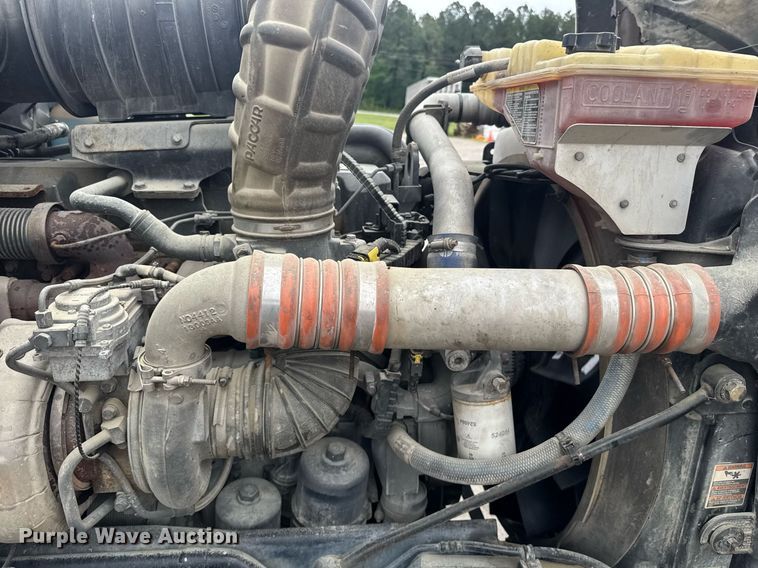 image for item DW1957 2013 Kenworth T800 semi truck