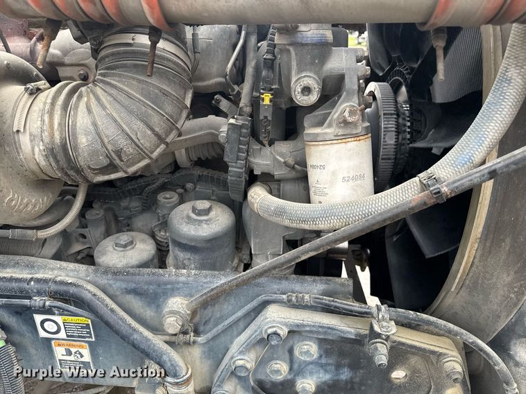 image for item DW1957 2013 Kenworth T800 semi truck