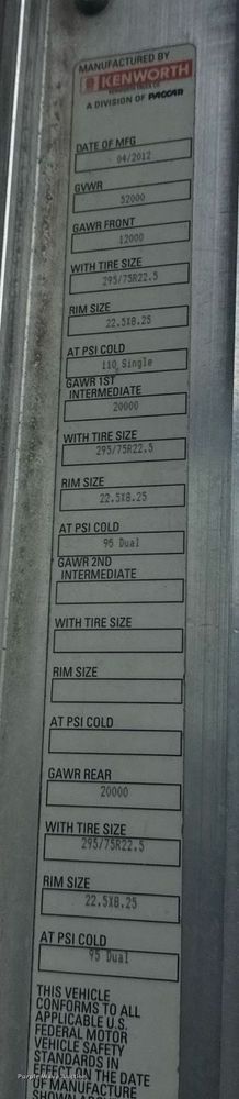 image for item DW1957 2013 Kenworth T800 semi truck