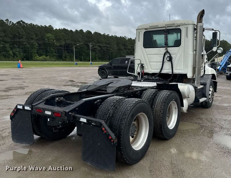 image for item DW1958 2015 Mack CXU613 semi truck
