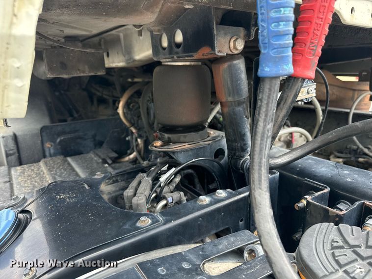 image for item DW1958 2015 Mack CXU613 semi truck