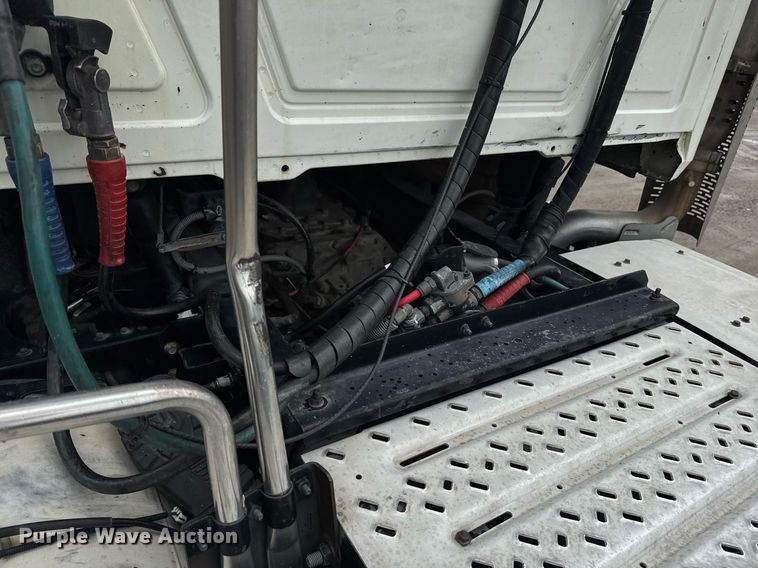 image for item DW1958 2015 Mack CXU613 semi truck