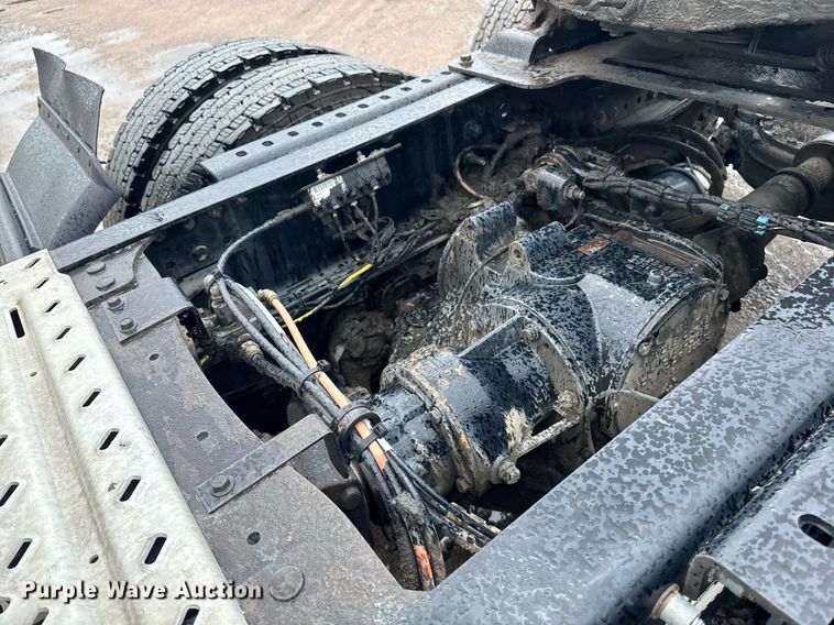 image for item DW1958 2015 Mack CXU613 semi truck