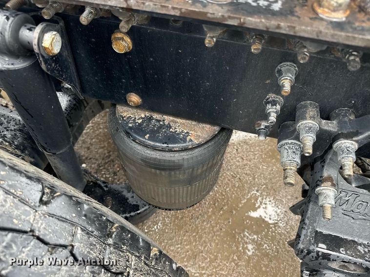 image for item DW1958 2015 Mack CXU613 semi truck