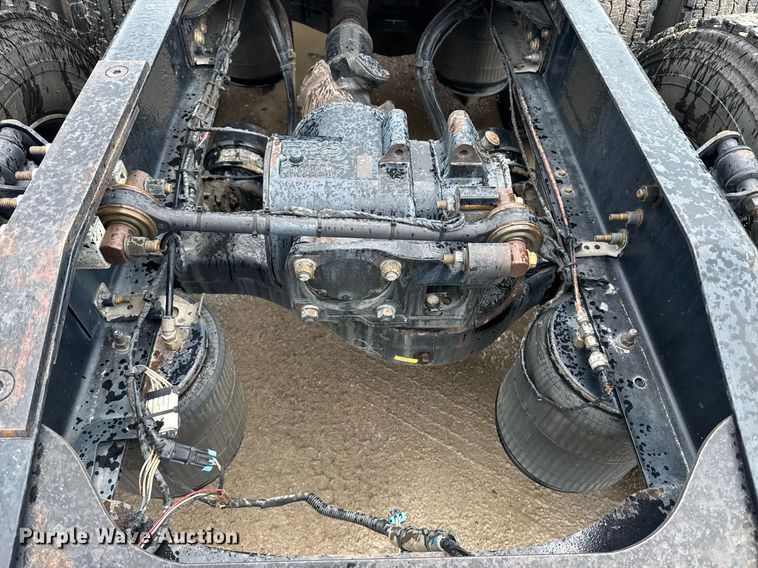 image for item DW1958 2015 Mack CXU613 semi truck