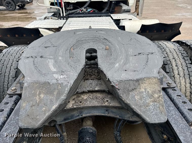 image for item DW1958 2015 Mack CXU613 semi truck