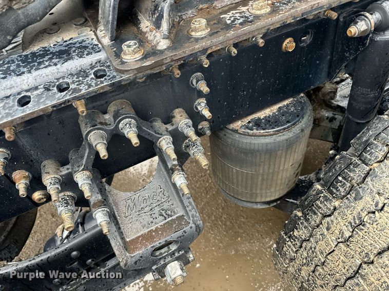 image for item DW1958 2015 Mack CXU613 semi truck