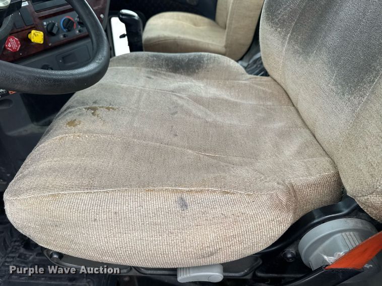 image for item DW1958 2015 Mack CXU613 semi truck