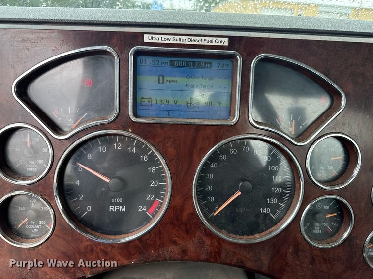 image for item DW1958 2015 Mack CXU613 semi truck