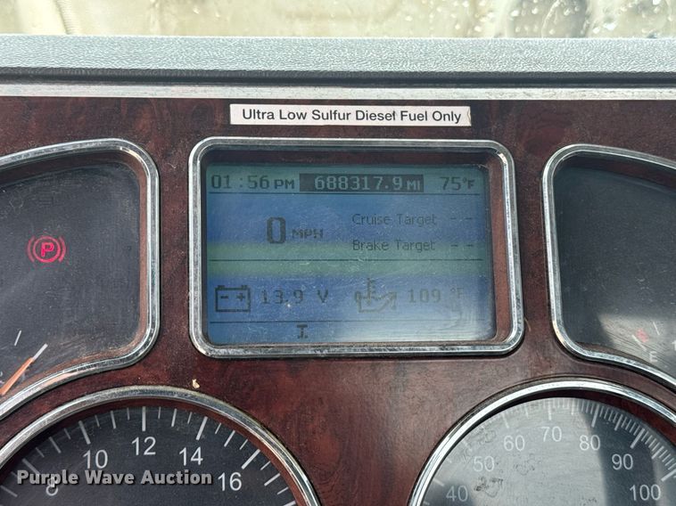 image for item DW1958 2015 Mack CXU613 semi truck