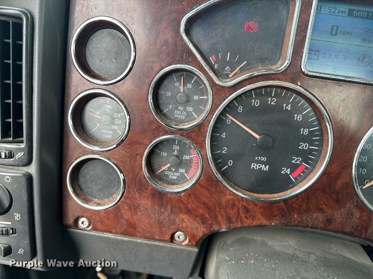 image for item DW1958 2015 Mack CXU613 semi truck